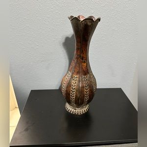 Decoration vase brown
